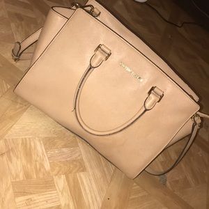 100% authentic Michael Kors Tote
